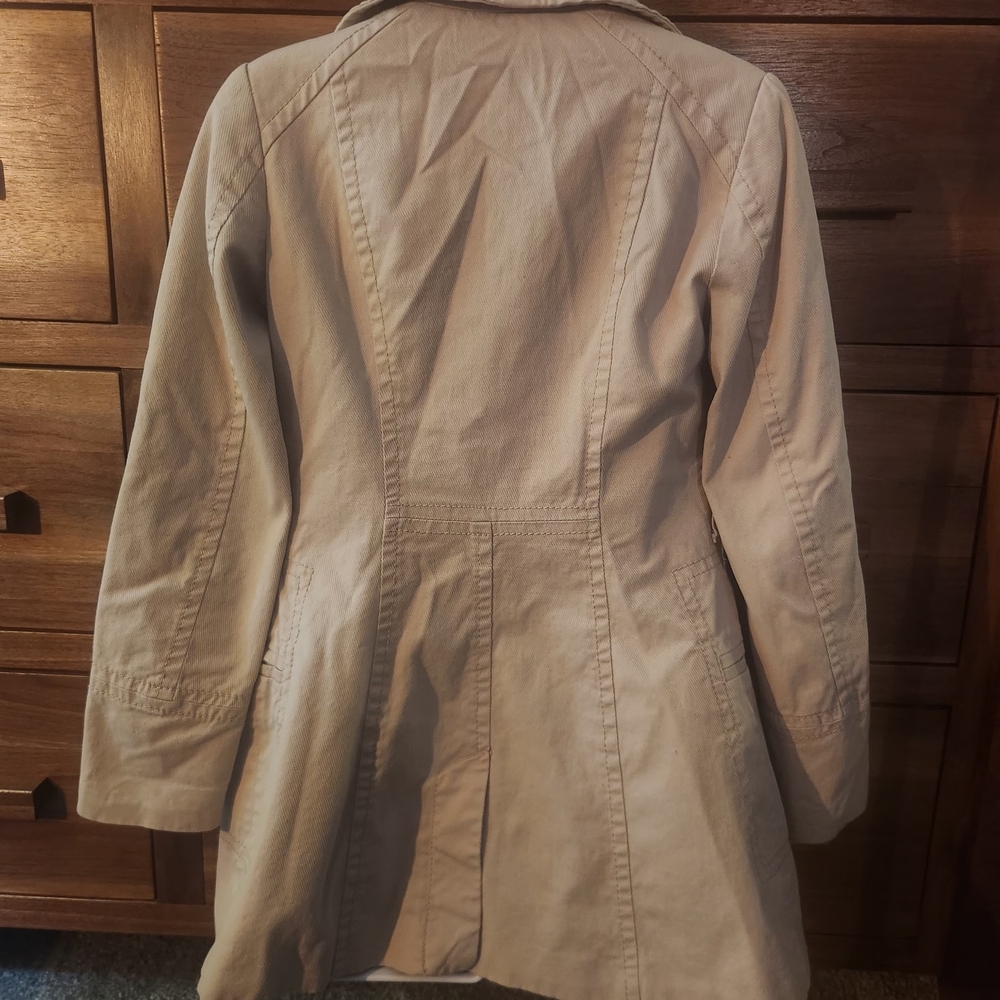 H&M Light Tan Midi Sz 4  Trench Coat with Button Accents Casual Preppy - Picture 3 of 4